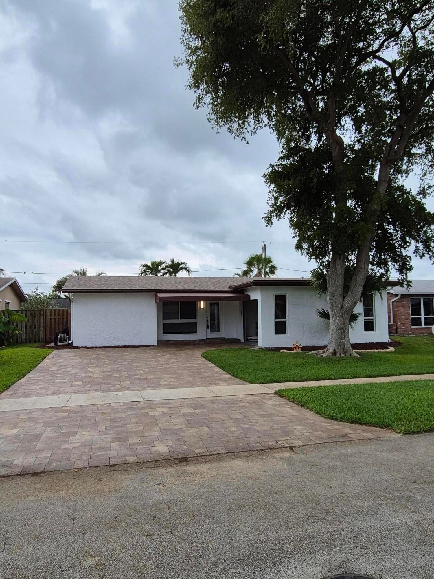 3BR – SingleFamilyResidence at 11320 NW 31st Street